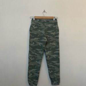 Girls Like New Athleta Cammo sweats